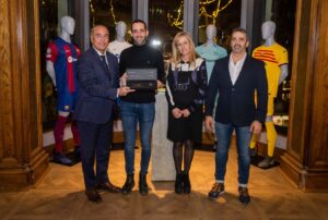 Entrega de diamante del FC Barcelona en una Barça Store